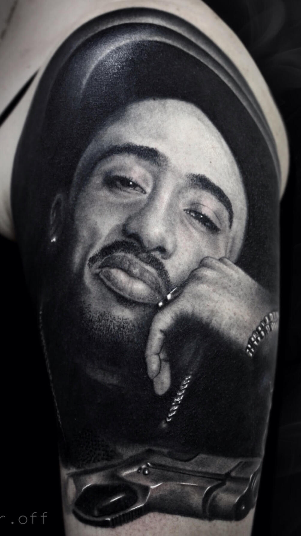 Untitled Black and grey 2Pac portrait tattoo by Igor Vtoroff. Expert realism tattooer in Torrevieja, Alicante, Spain.