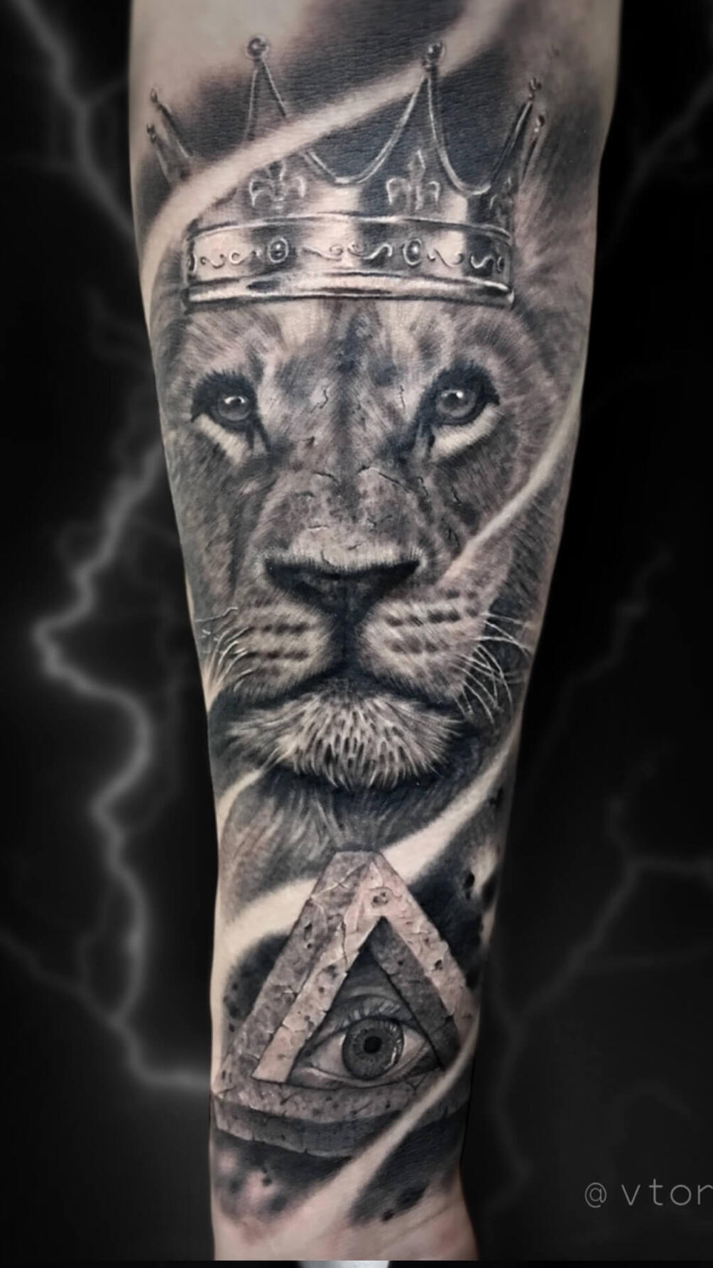 Untitled Igor Vtoroff | Realistic lion in crown tattoo with Masonic pyramid eye. Black and grey realism, Torrevieja, Alicante, Spain.